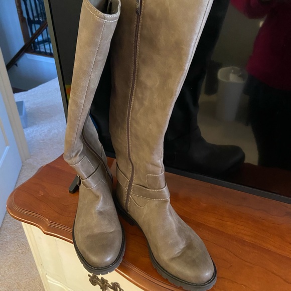 Boots - Picture 2 of 2